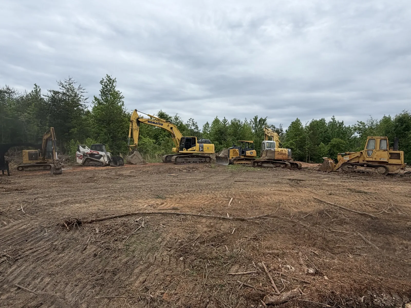 Multiple machines working a big clearing job